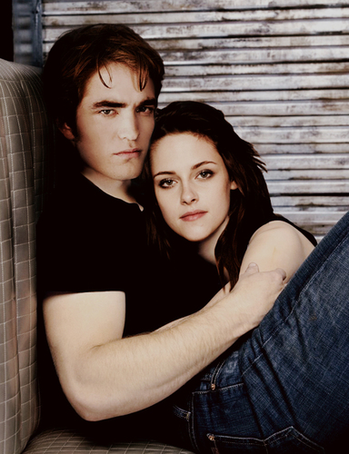 bella-and-edward-twilight-series-679087_384_500[1].jpg