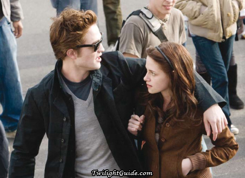 bella-edward-crowd2[1].jpg